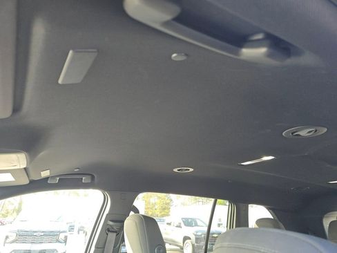 Used 2025 GMC Acadia Elevation image 21