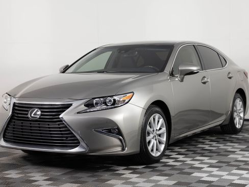 Used 2018 Lexus ES 350 w/ Navigation System Package FWD image 2