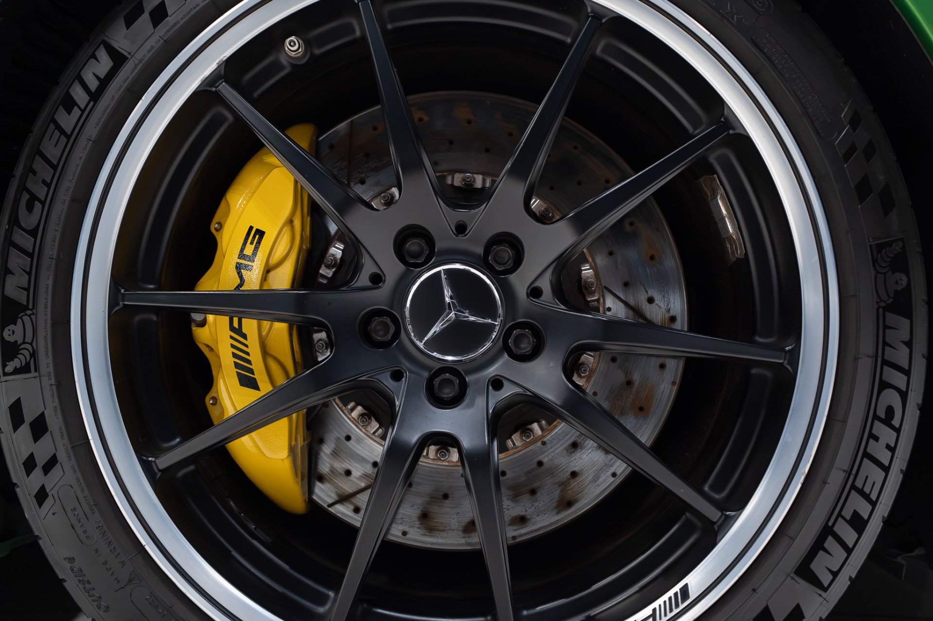 Used 2018 Mercedes-Benz AMG GT R w/ Exclusive Interior Package image 42