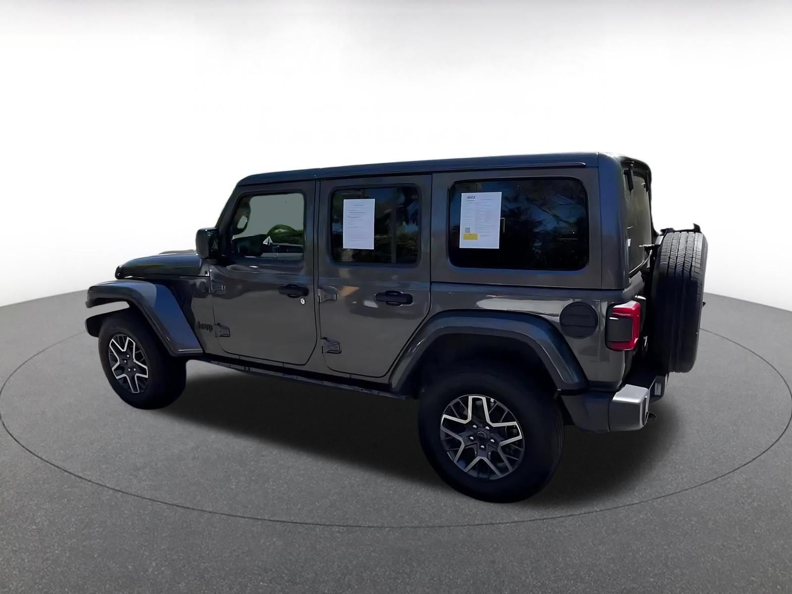 Used 2025 Jeep Wrangler Unlimited Sahara AWD/4WD image 9