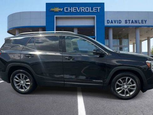 Used 2024 GMC Terrain SLT FWD image 9