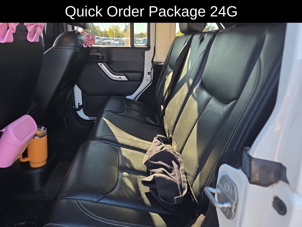 Used 2015 Jeep Wrangler Unlimited Sahara w/ Connectivity Group AWD/4WD image 8