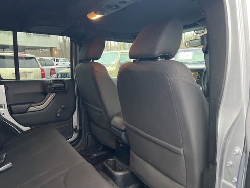 Used 2016 Jeep Wrangler Unlimited Sport w/ Connectivity Group image 19