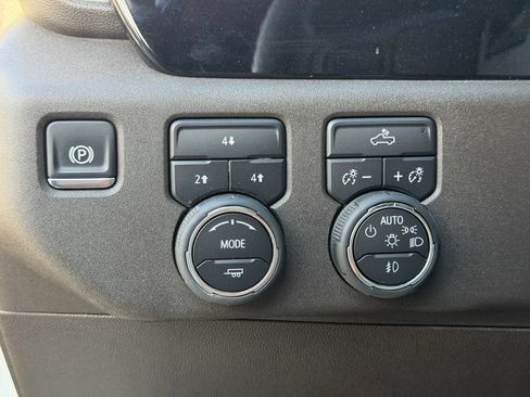 Used 2025 Chevrolet Silverado 2500 LT w/ Convenience Package AWD/4WD image 14