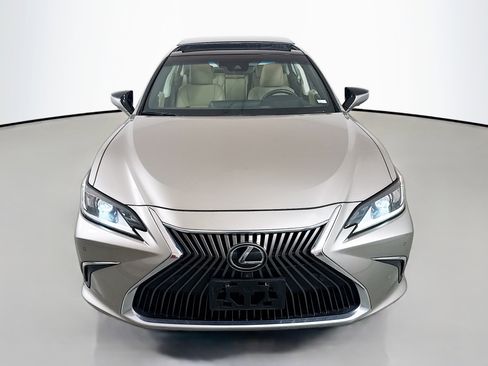 Used 2019 Lexus ES 350 Luxury image 2