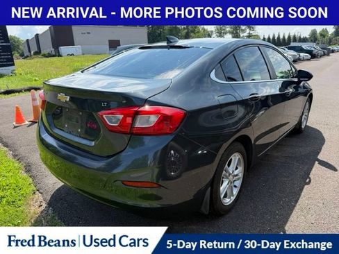 Used 2018 Chevrolet Cruze LT w/ Convenience Package FWD image 11
