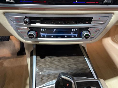 Used 2018 BMW 740i image 39