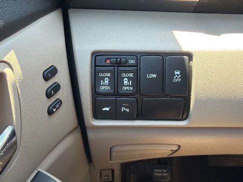 Used 2015 Honda Odyssey Touring Elite image 27