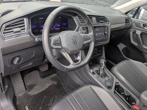 Used 2022 Volkswagen Tiguan SE image 11