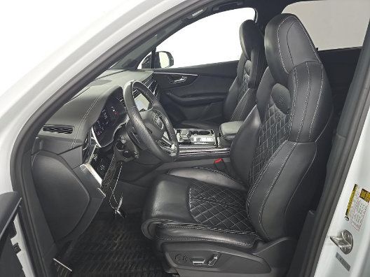 Used 2023 Audi SQ7 Prestige AWD/4WD image 3