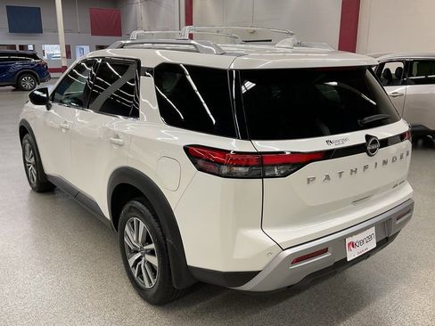 Used 2024 Nissan Pathfinder SL image 7