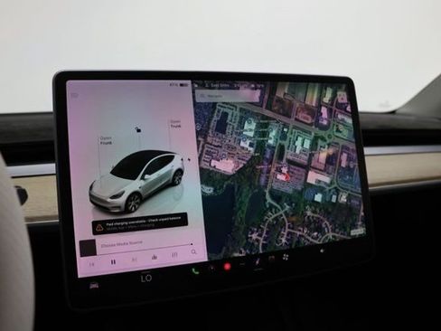 Used 2022 Tesla Model Y Long Range image 23