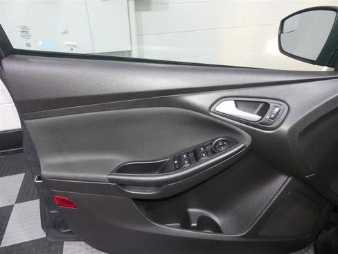 Used 2017 Ford Focus SE image 17