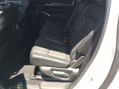 Used 2024 Jeep Wagoneer L Series III w/ Flexible Seating Group AWD/4WD image 29