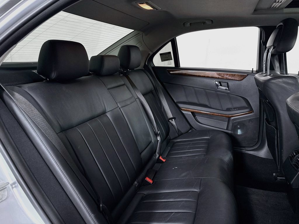 Used 2010 Mercedes-Benz E 550 Sedan image 33