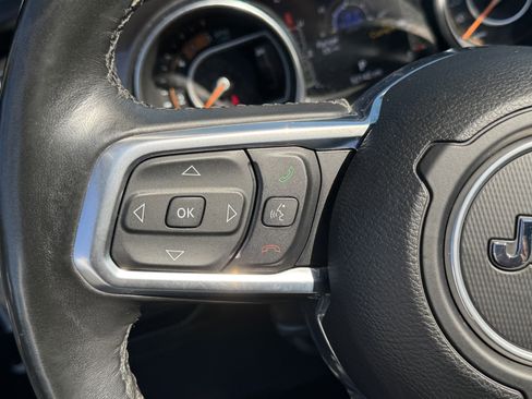 Used 2022 Jeep Wrangler Unlimited Sahara image 22