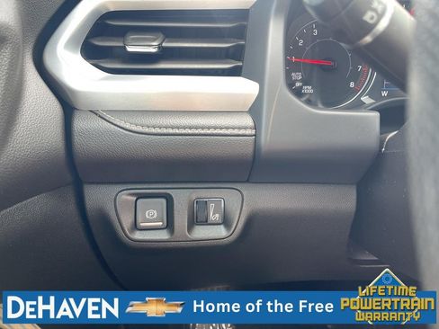 Used 2023 GMC Acadia SLE w/ Driver Convenience Package FWD image 18