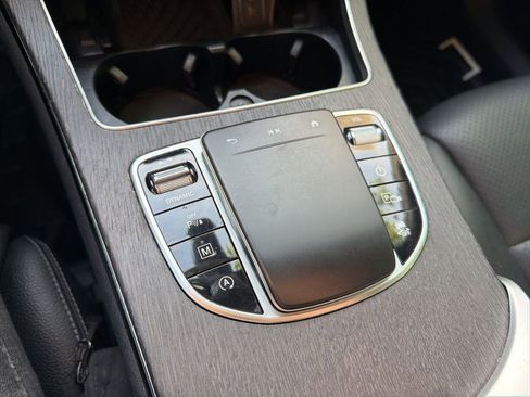 Used 2021 Mercedes-Benz GLC 300 4MATIC image 23