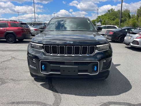 Used 2023 Jeep Grand Cherokee Overland w/ Luxury Tech Group IV AWD/4WD image 6