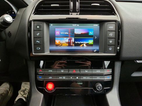 Used 2017 Jaguar F-PACE Premium image 22