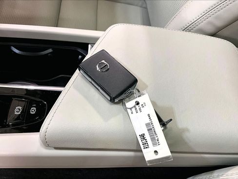 Certified 2024 Volvo XC60 B5 Ultimate w/ Climate Package image 14