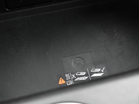 Used 2023 Chevrolet Suburban Premier image 29