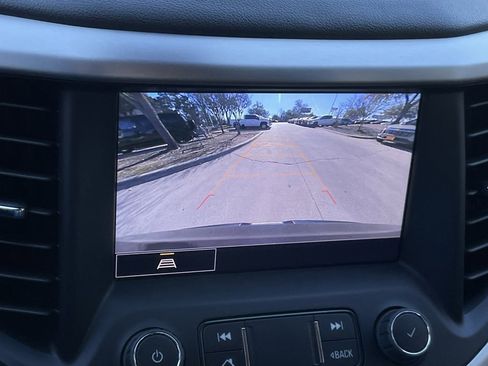 Used 2023 GMC Acadia SLT image 19