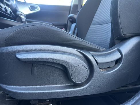 Used 2025 Kia Soul LX w/ LX Technology Package image 10