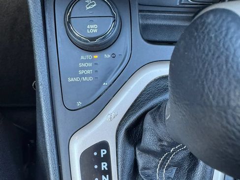 Used 2015 Jeep Cherokee Latitude w/ Trailer Tow Group AWD/4WD image 48