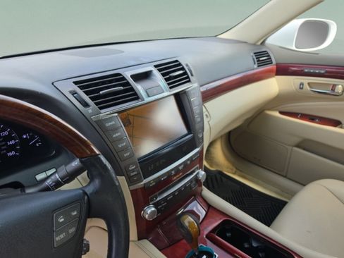 Used 2012 Lexus LS 460 w/ Comfort Pkg RWD image 16