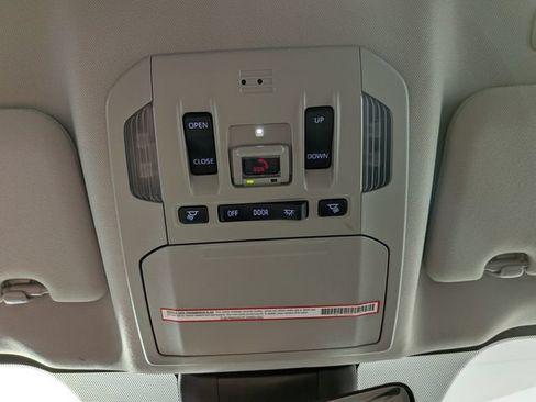 Used 2023 Toyota Highlander XLE AWD/4WD image 24