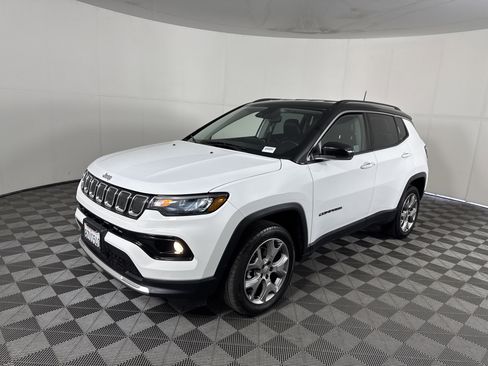 Used 2022 Jeep Compass Limited AWD/4WD image 8