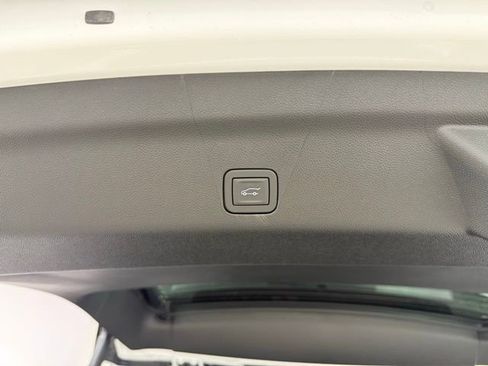 New 2026 GMC Yukon Elevation w/ Elevation Premium Package AWD/4WD image 9