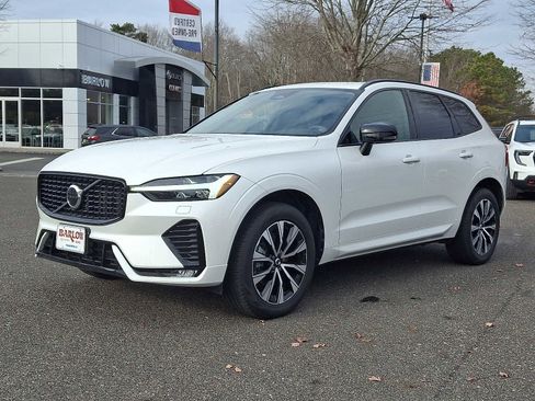 Used 2024 Volvo XC60 B5 Core w/ Climate Package image 3