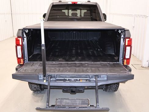 Used 2022 Ford F350 Lariat w/ Black Appearance Package image 43