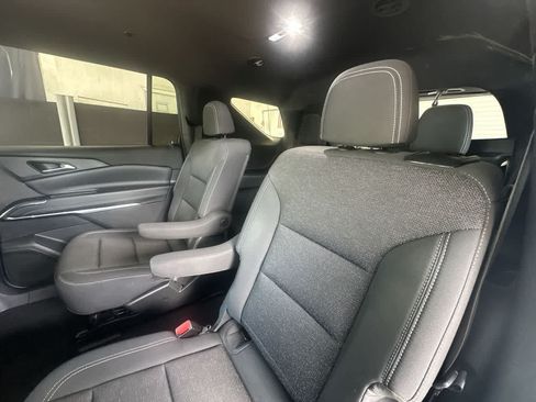 Used 2025 Chevrolet Traverse LT FWD image 22