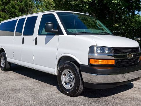 Used 2017 Chevrolet Express 3500 LT w/ LT Preferred Equipment Group RWD image 2