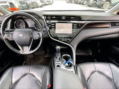 Used 2020 Toyota Camry XLE image 20