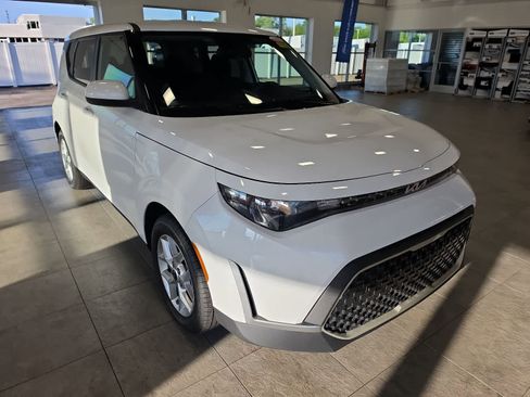 Used 2024 Kia Soul LX w/ Option Group 015 FWD image 5