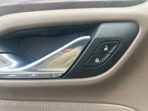 Used 2023 GMC Yukon XL Denali w/ Advanced Technology Package image 16