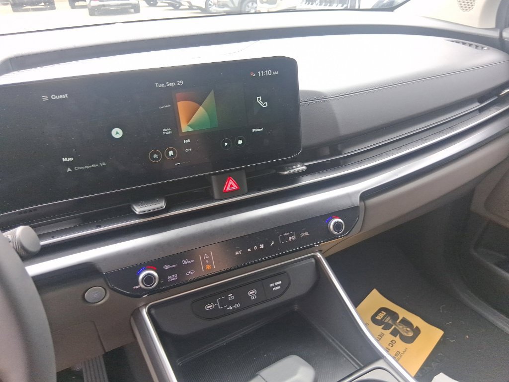 Certified 2026 Kia Carnival FWD image 12