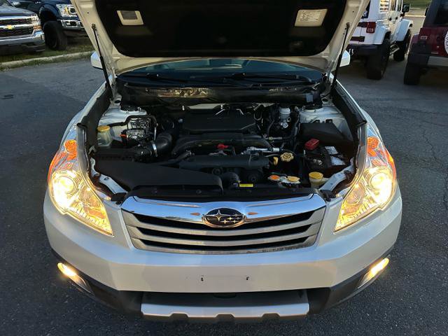 Used 2010 Subaru Outback 2.5i Limited AWD/4WD image 23