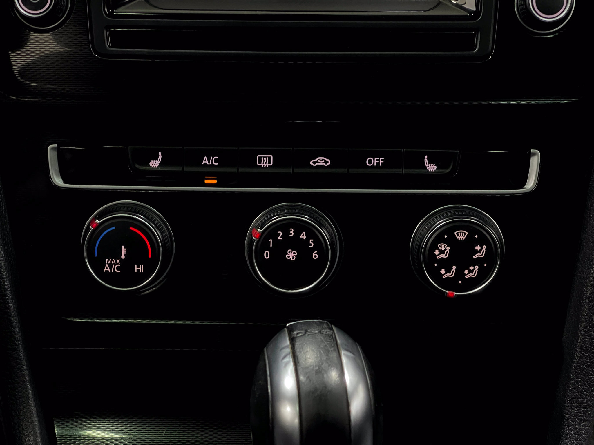 Used 2015 Volkswagen GTI SE w/ Lighting Package (SEL) FWD image 24