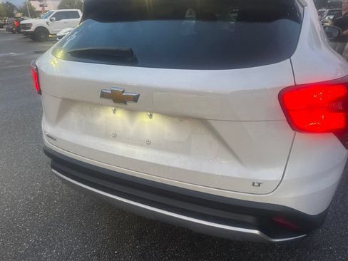 Used 2025 Chevrolet Trax LT FWD image 6
