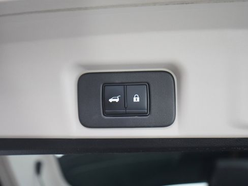 Used 2023 Nissan Ariya AWD image 16