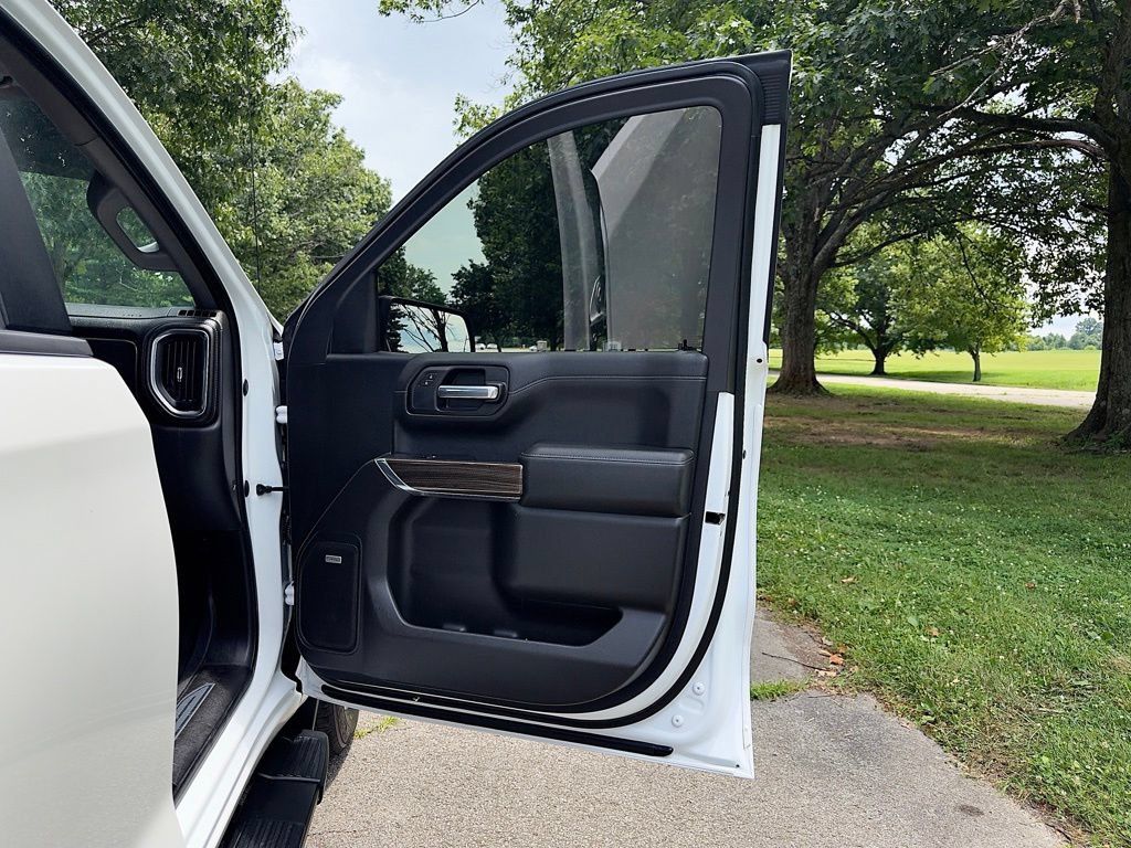 Used 2020 Chevrolet Silverado 1500 RST AWD/4WD image 30