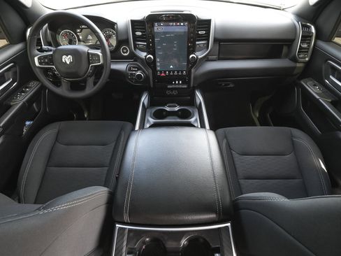 Used 2025 RAM 1500 Big Horn AWD/4WD image 35
