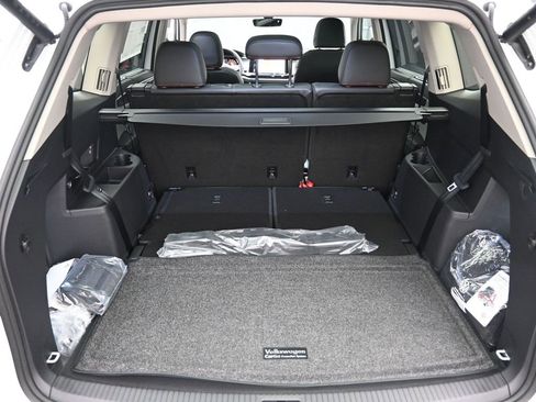 Used 2025 Volkswagen Atlas Peak Edition SE image 25