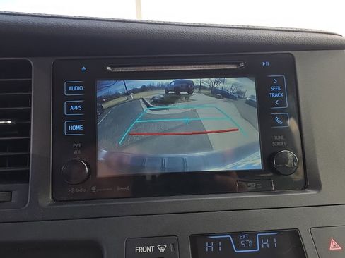 Used 2017 Toyota Sienna Limited image 19