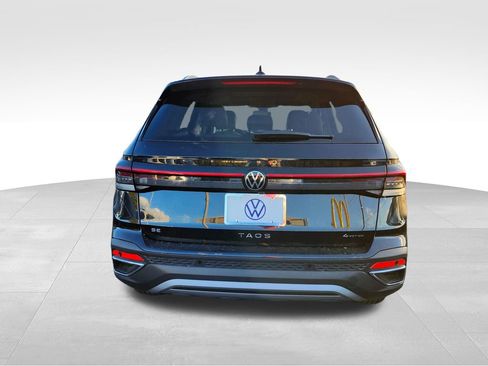New 2026 Volkswagen Taos SE image 4
